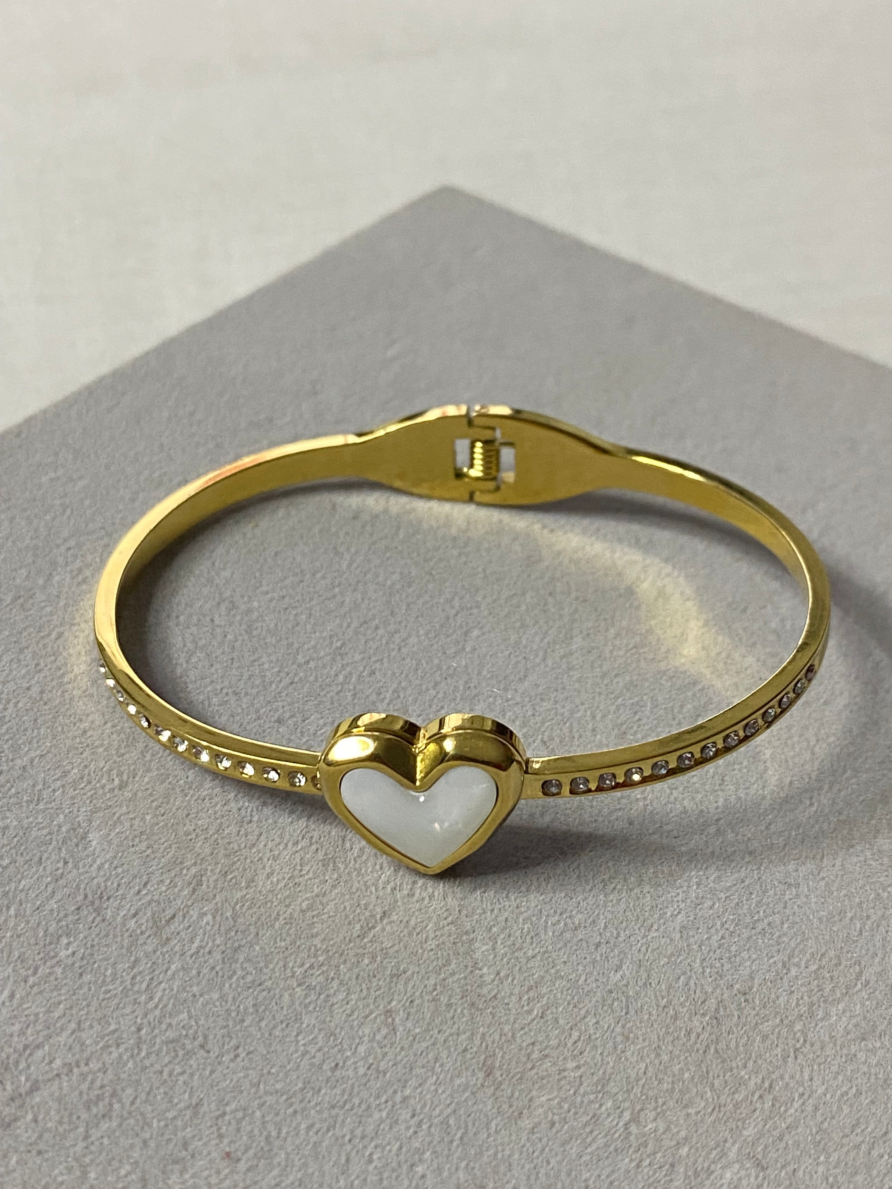 JewelsStar Anti-Tarnish Heart Bracelet β Elegant, Long-Lasting & Skin-Friendly
